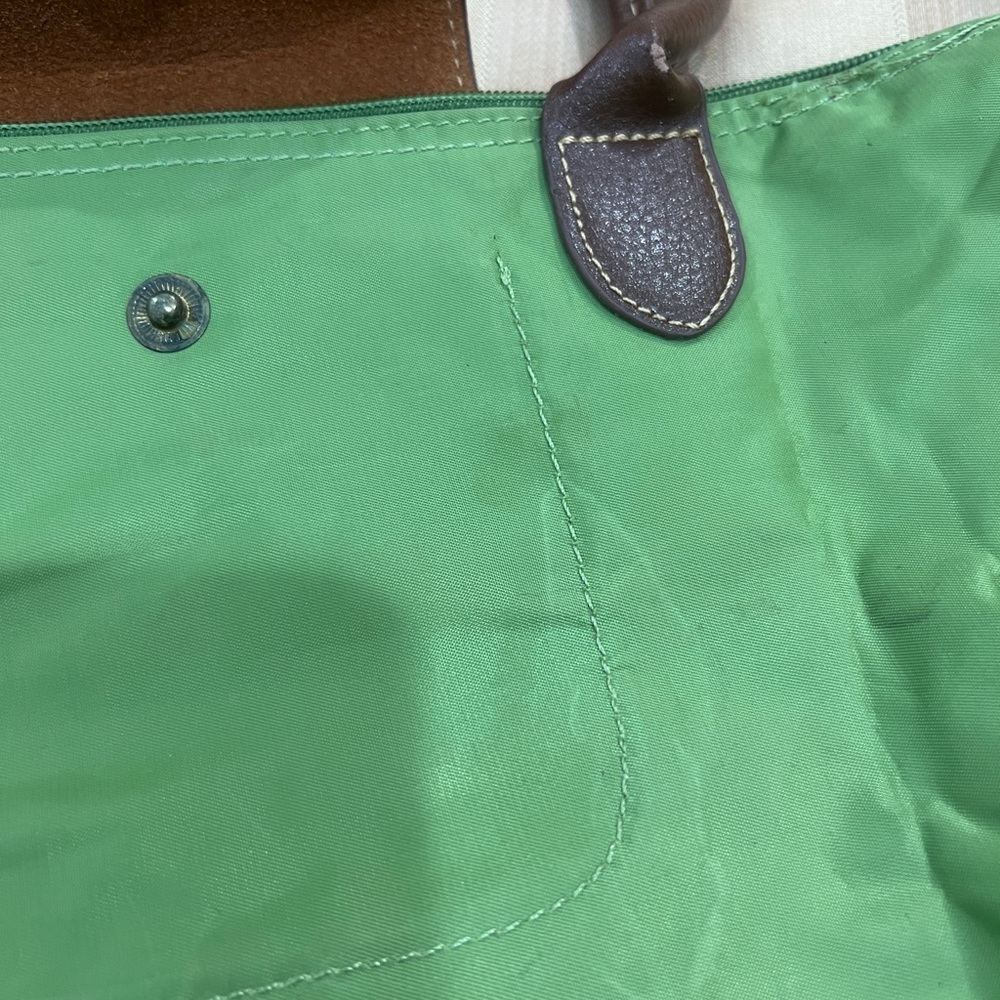 Longchamp Green Nylon Tote – Like New – Brown Leather Handles – Classic Le Pliag - Picture 8 of 14